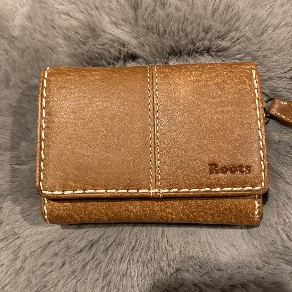 Roots Canada Genuine Leather Trifold Wallet Camel